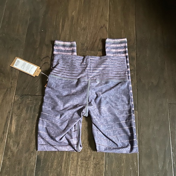 NWT Niyama Sol Granite Stripe Barefoot Legging - Picture 4 of 6